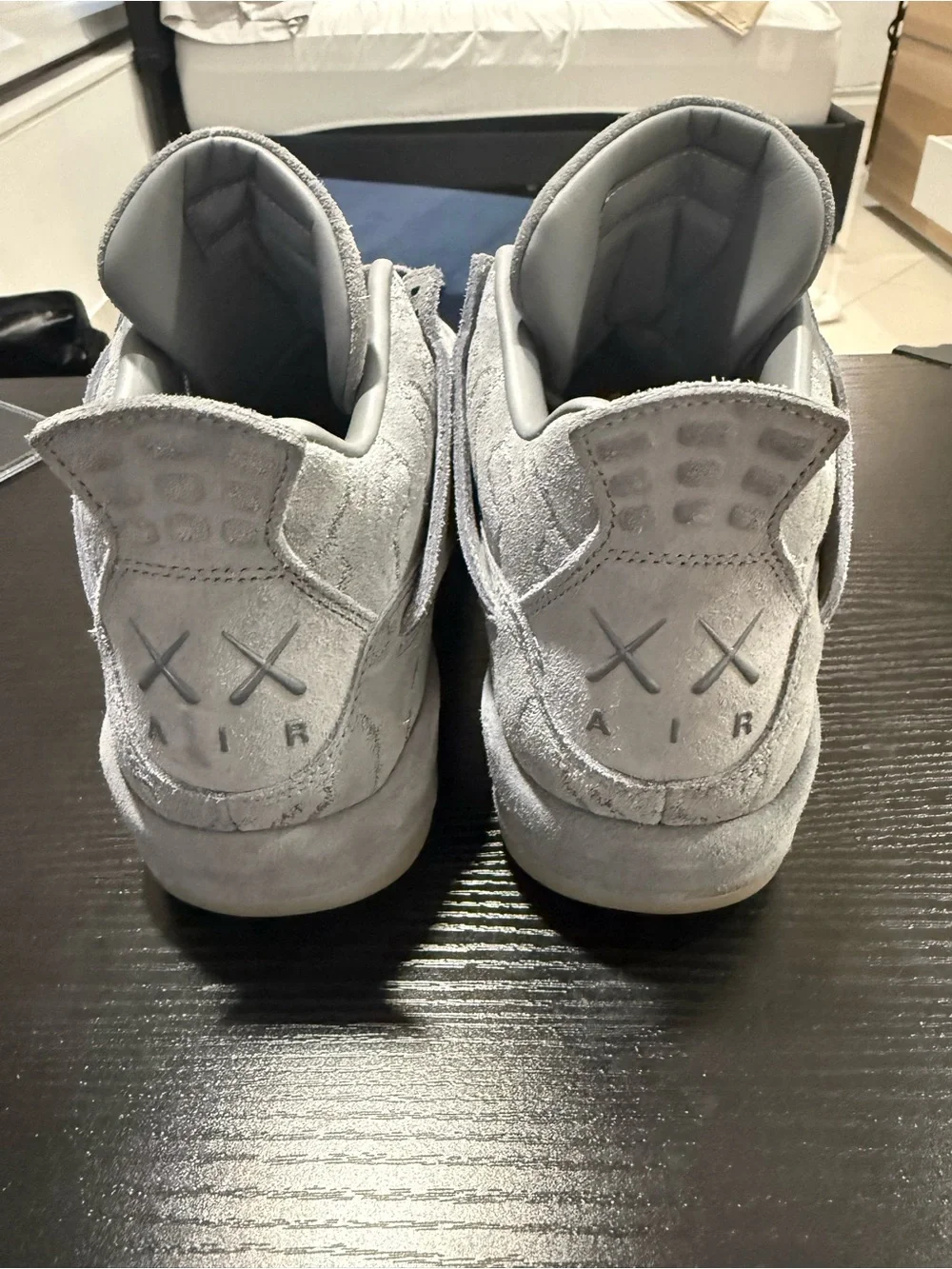 Jordan 4 kaws